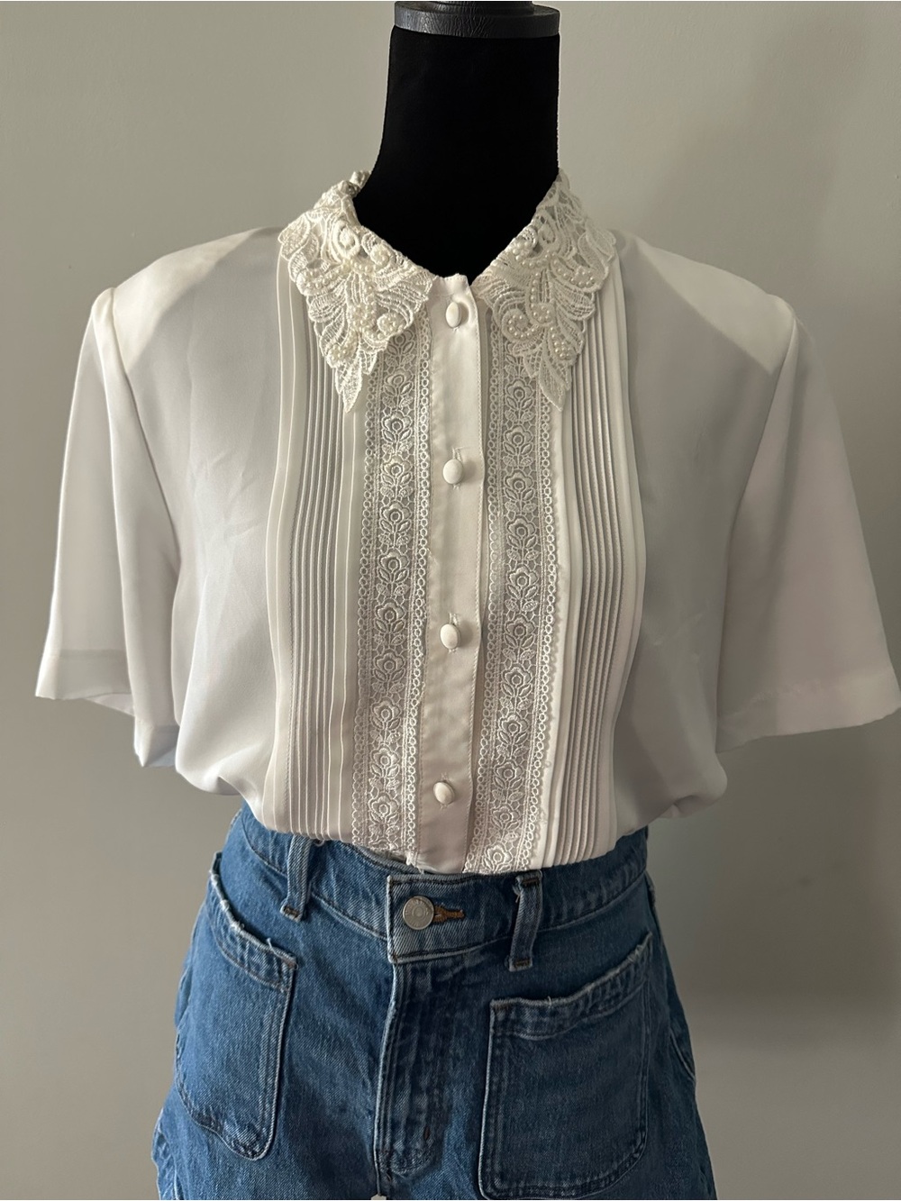 Vintage 90’s Liz Baker White Lace-Collar Button-Down Blouse